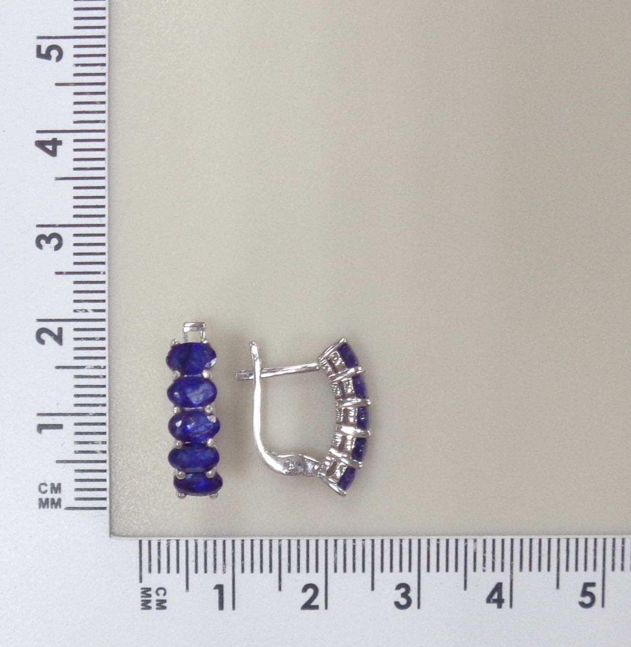 Серебряные серьги с сапфирами